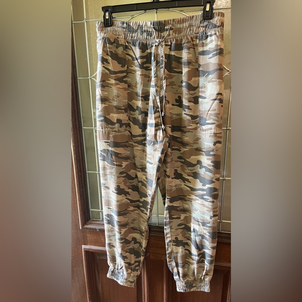 Gap Women’s Tencel Jogger Pants Plus Size XXL, Camo Print Olive Green NWT